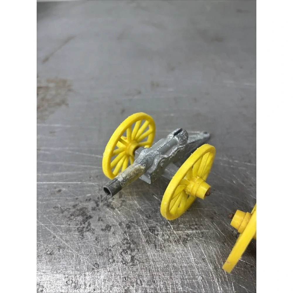 VINTAGE TOY ARTILLERY SPRING ACTION CANNON Lot Of 3 Yellow Wheels Playset‎